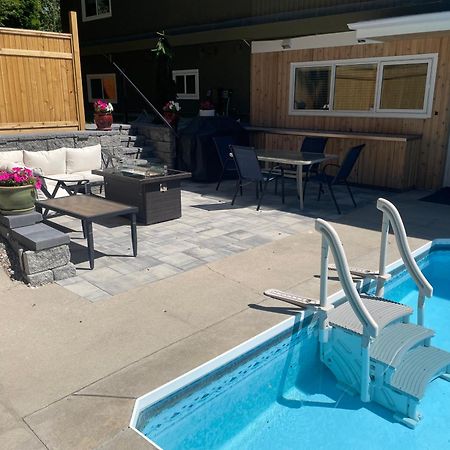 Bright Poolside Walkout Two Bedroom Basement Suite In The Okanagan Penticton Kültér fotó