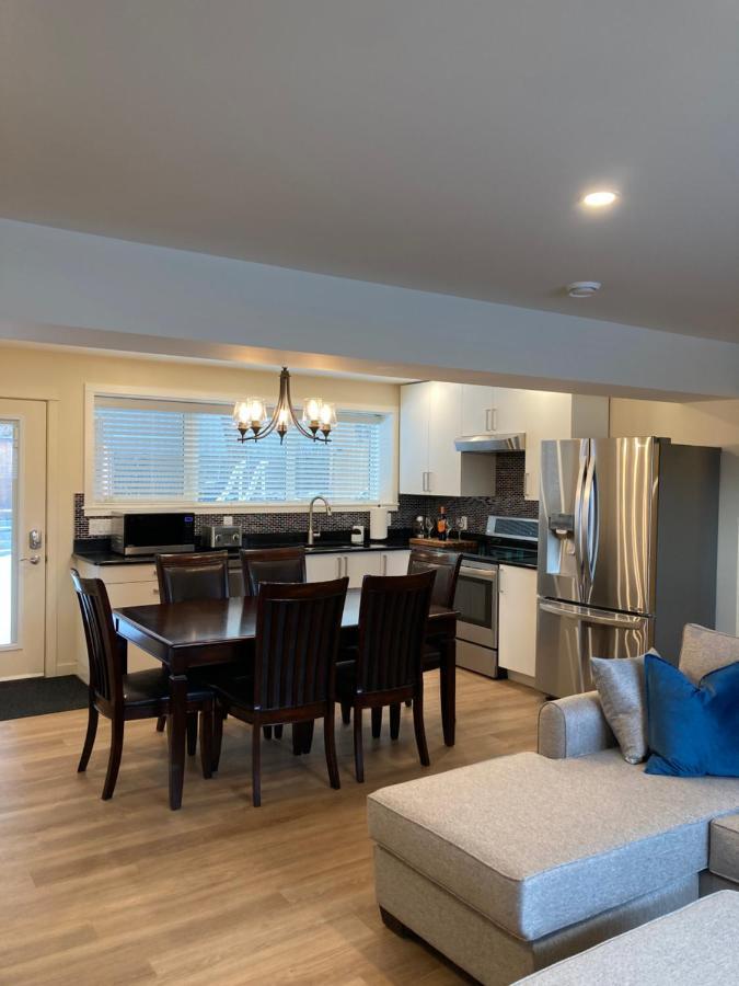 Bright Poolside Walkout Two Bedroom Basement Suite In The Okanagan Penticton Kültér fotó